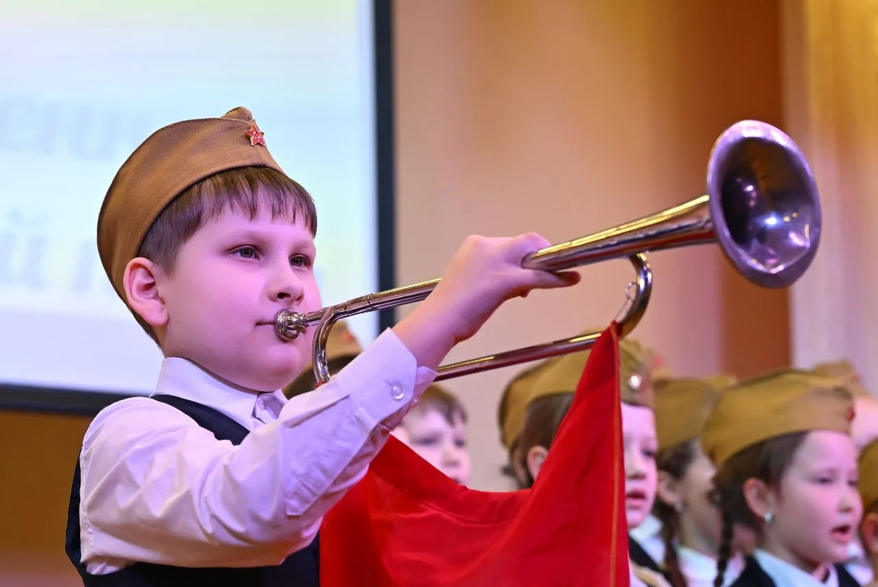 🇷🇺Ветер Победы в сердцах наших детей! Сегодня в нашей начальной школе произошло по-настоящему трогат