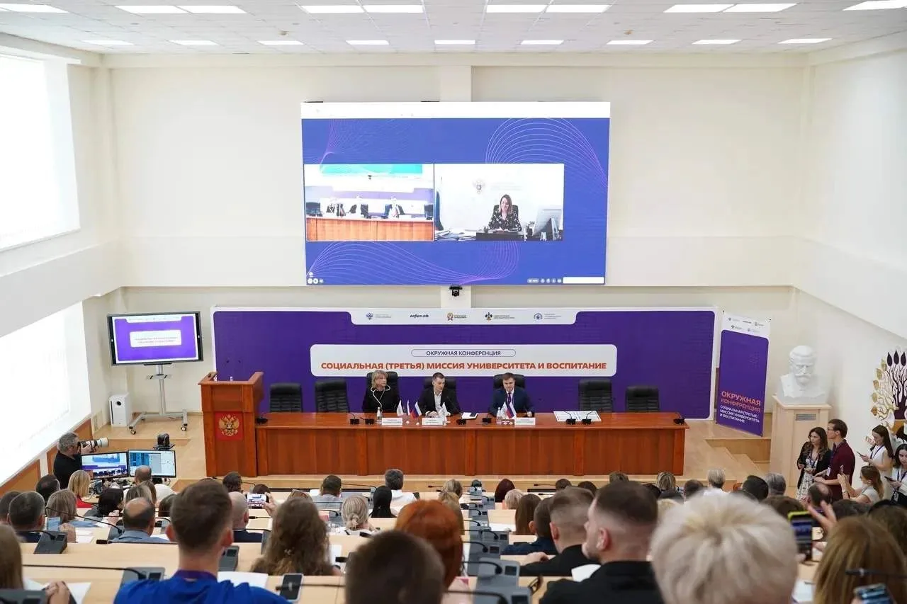 Работаем в Краснодаре. Здесь на базе Кубанского госуниверситета в эти дни проходит наша Окружная кон