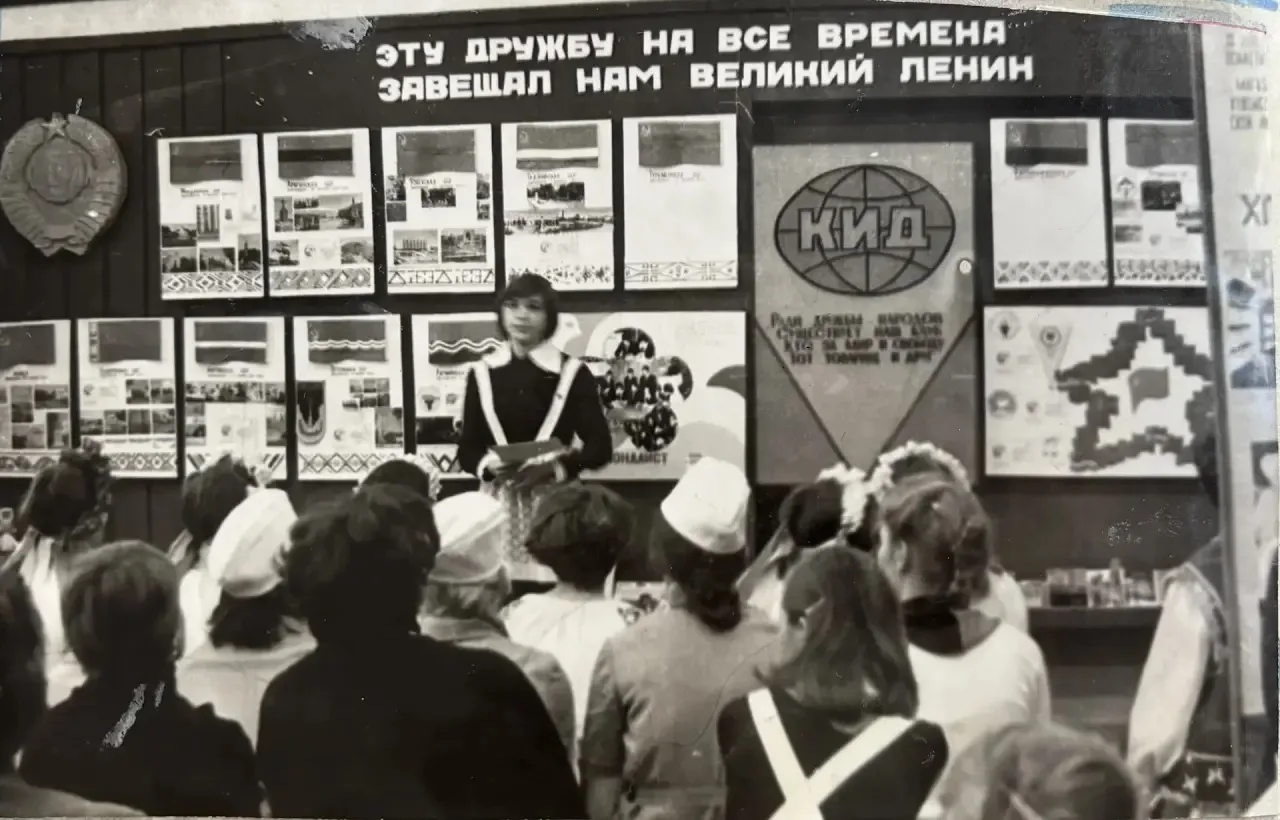 Мгновение 23 🎓🎺  Сегодня мы вам расскажем про школьный КИД!  Первый в городе Клуб Интернациональной 
