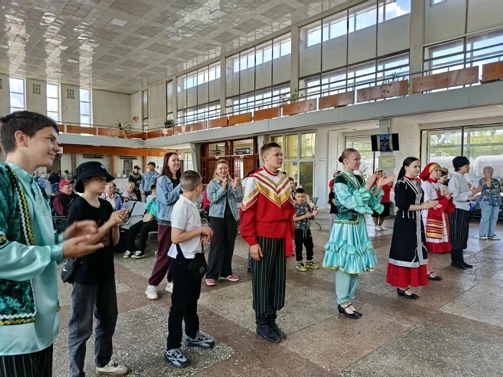 Наши третьеклассники стали частью большого праздника! 🚂✨

Сегодня ученики параллели 3-х классов поб