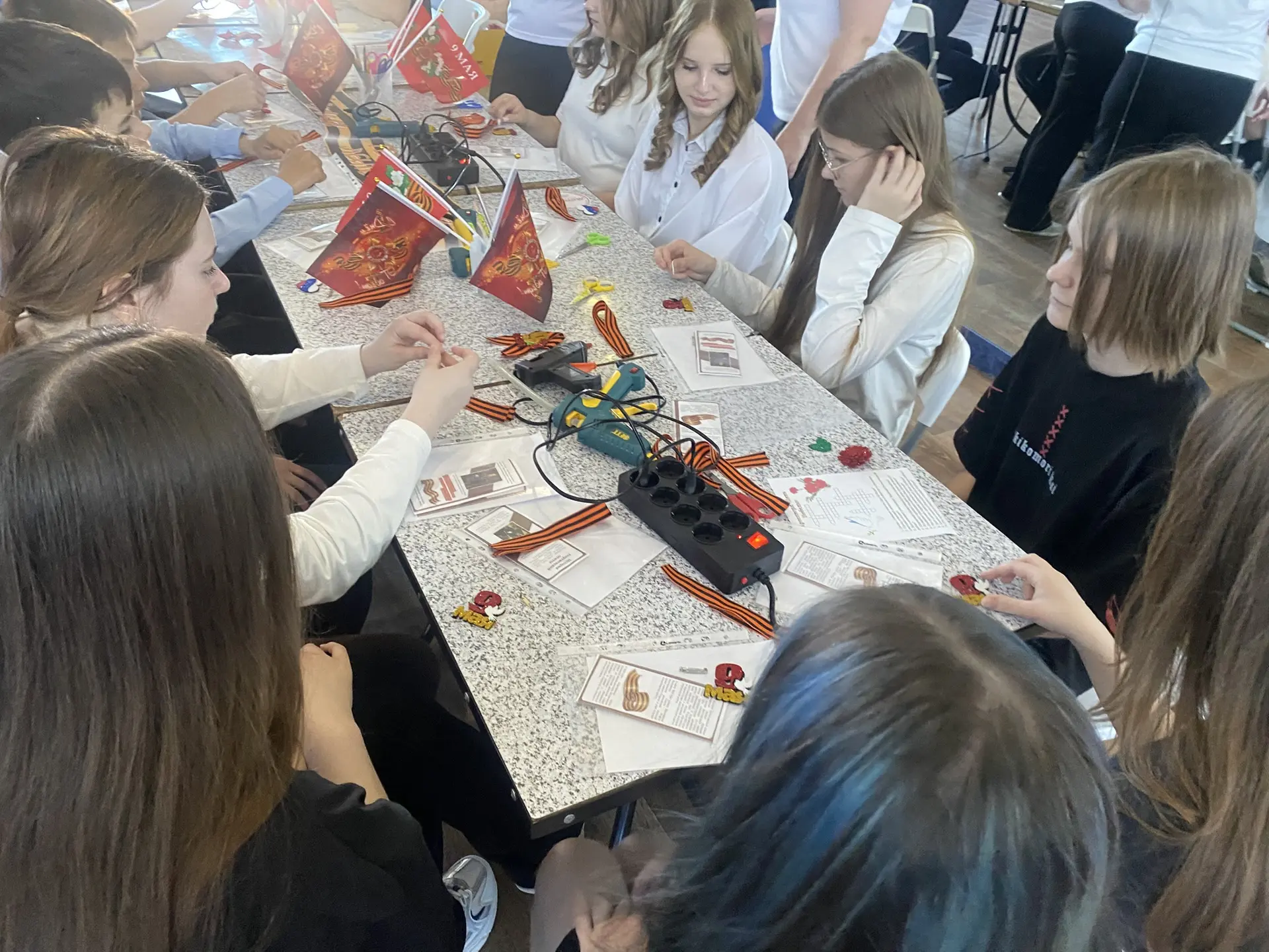 🌟 Творческий мастер-класс для активистов 🌟  Учащиеся школы №1 г. Строителя вместе с советником дирек