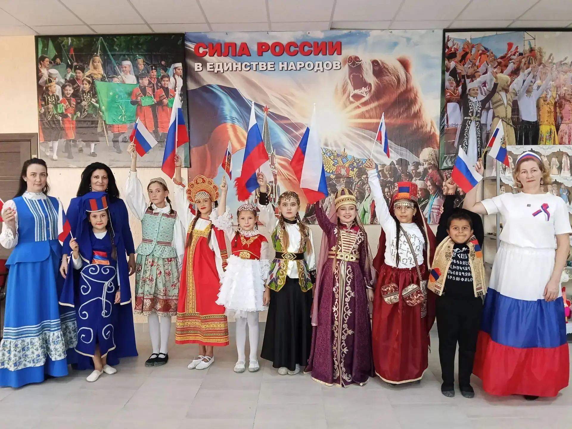 Ко Дню Государственного флага Российской Федерации в Теучежском районе проводятся культ...