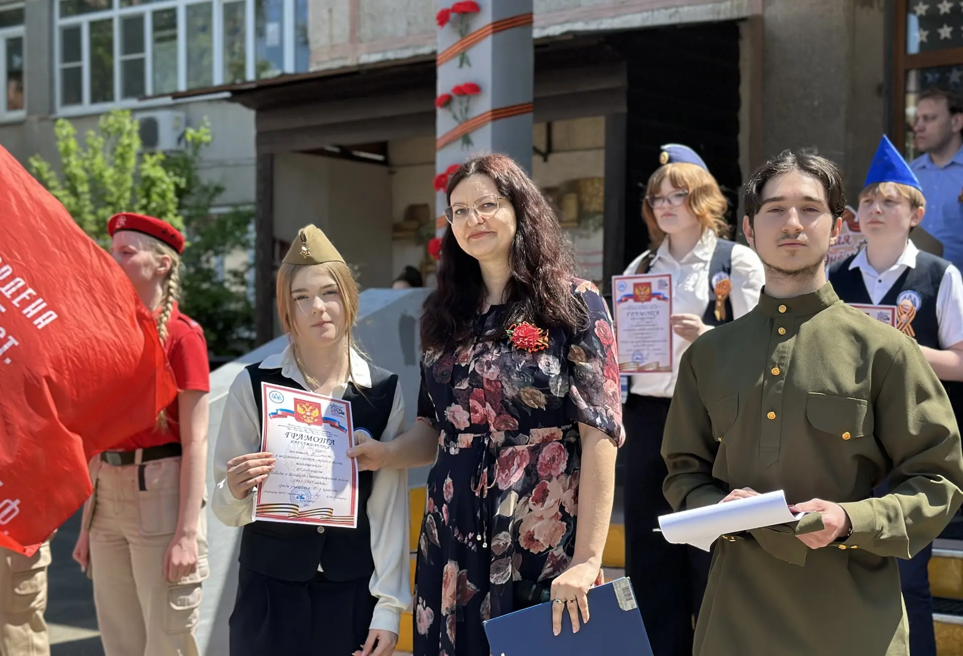 В программе смотра прозвучали песни: «Путь далёк у нас с тобою», «Нам экипаж — семья», «День Победы!