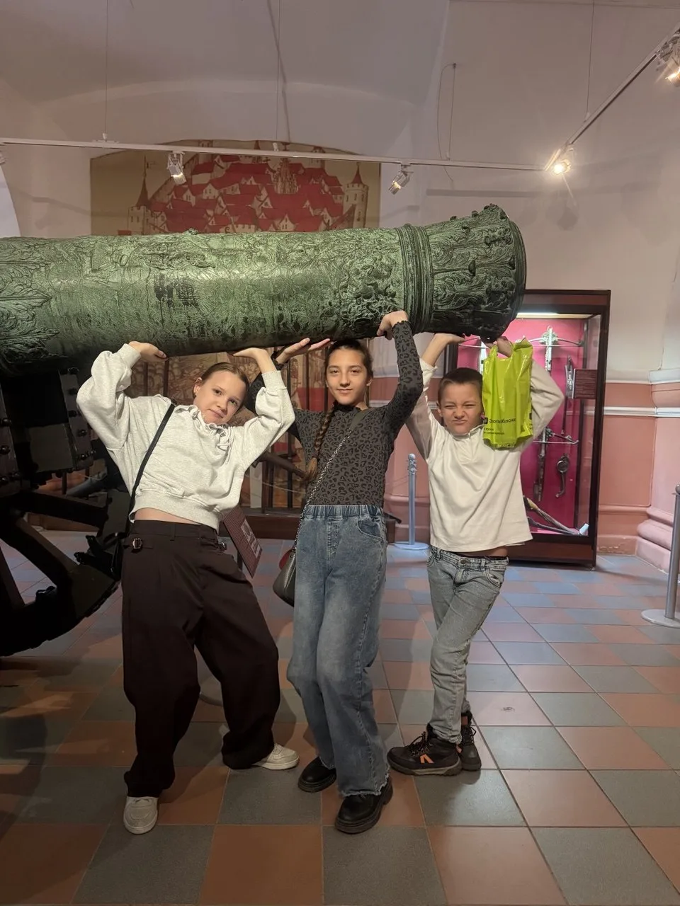 ⚔️ Вперёд в эпоху рыцарей! 🏰   Ребята из 5 «Л» класса вместе с родителями совершили настоящее путеше