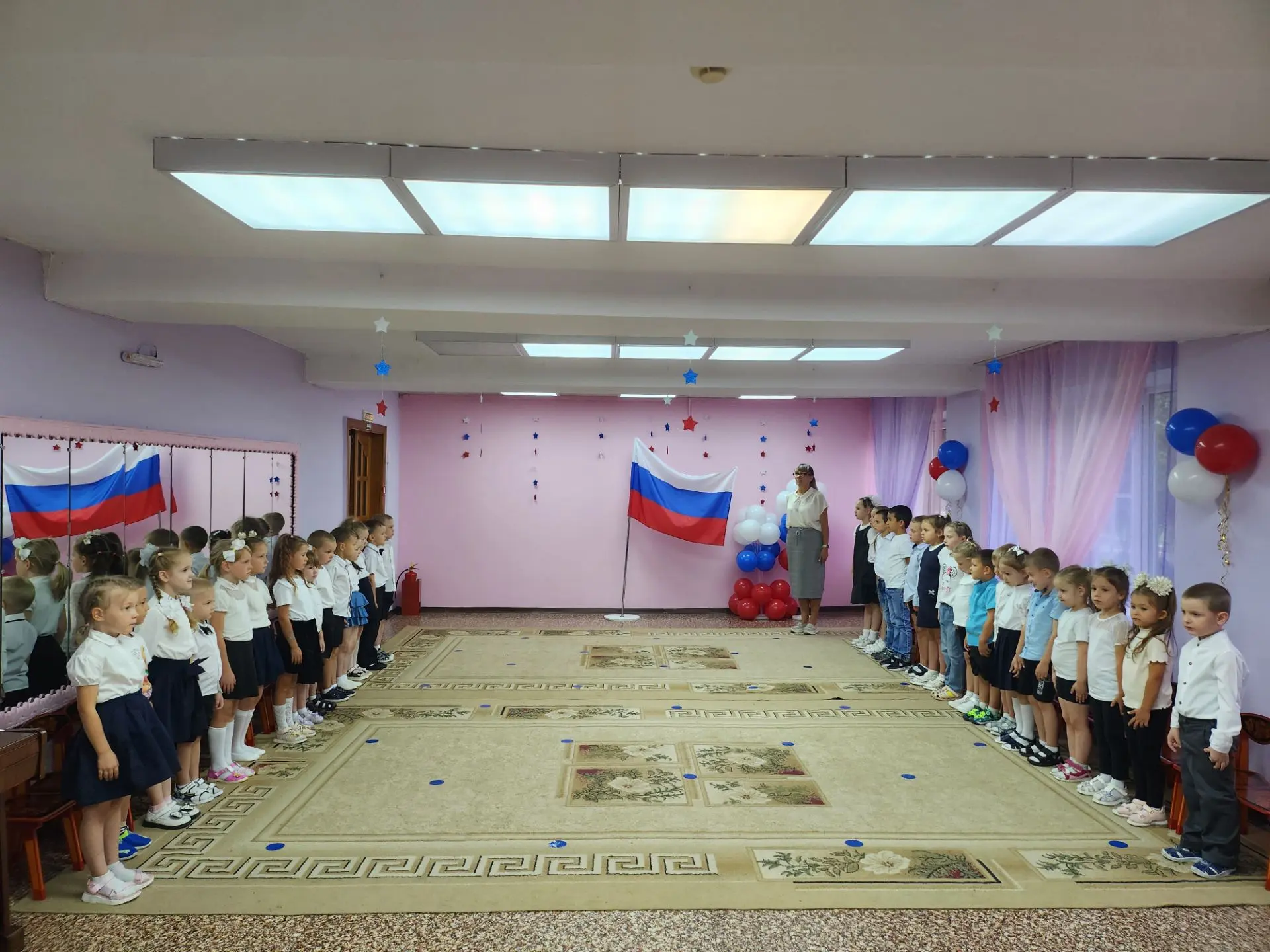 🇷🇺 Белый, синий, красный: наш детский сад отметил День Государственного флага России!...