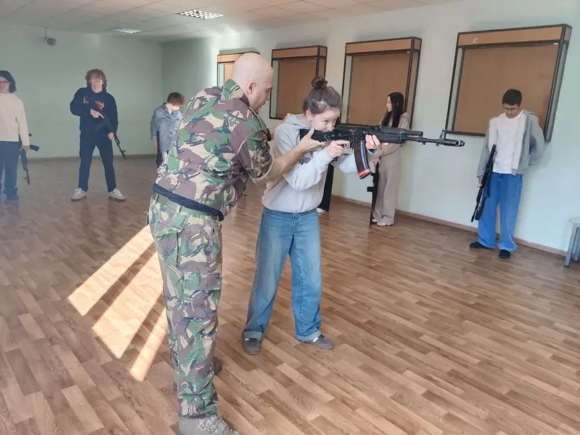 В самарской школе №175 состоялось практическое занятие по основам безопасности и начальной военной п