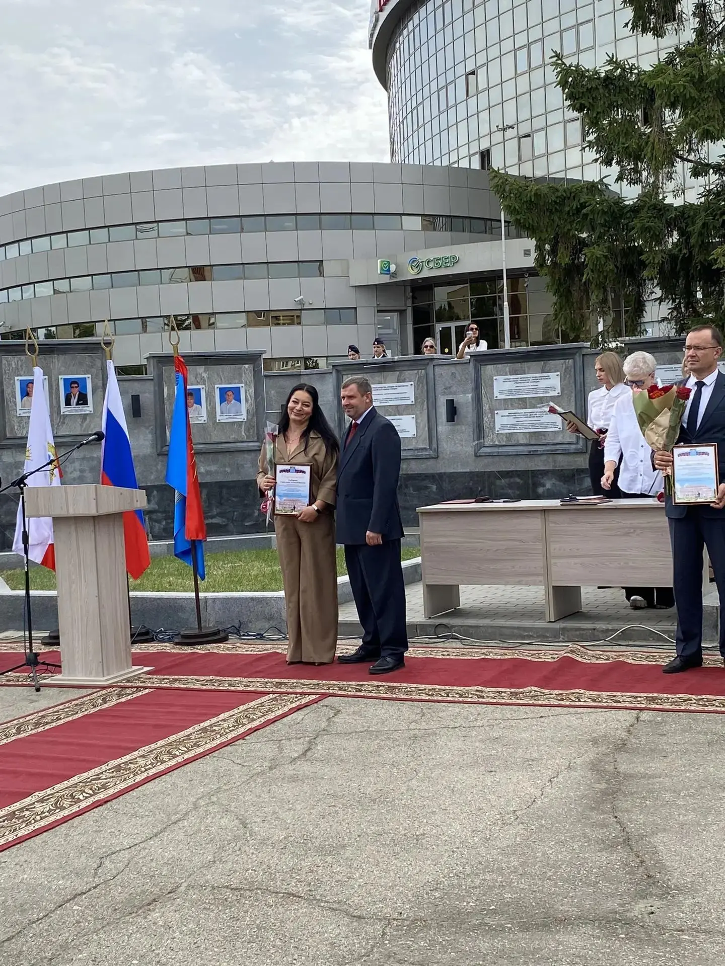 Торжественное открытие Доски почёта Балаковского муниципального района: учитель физичес...