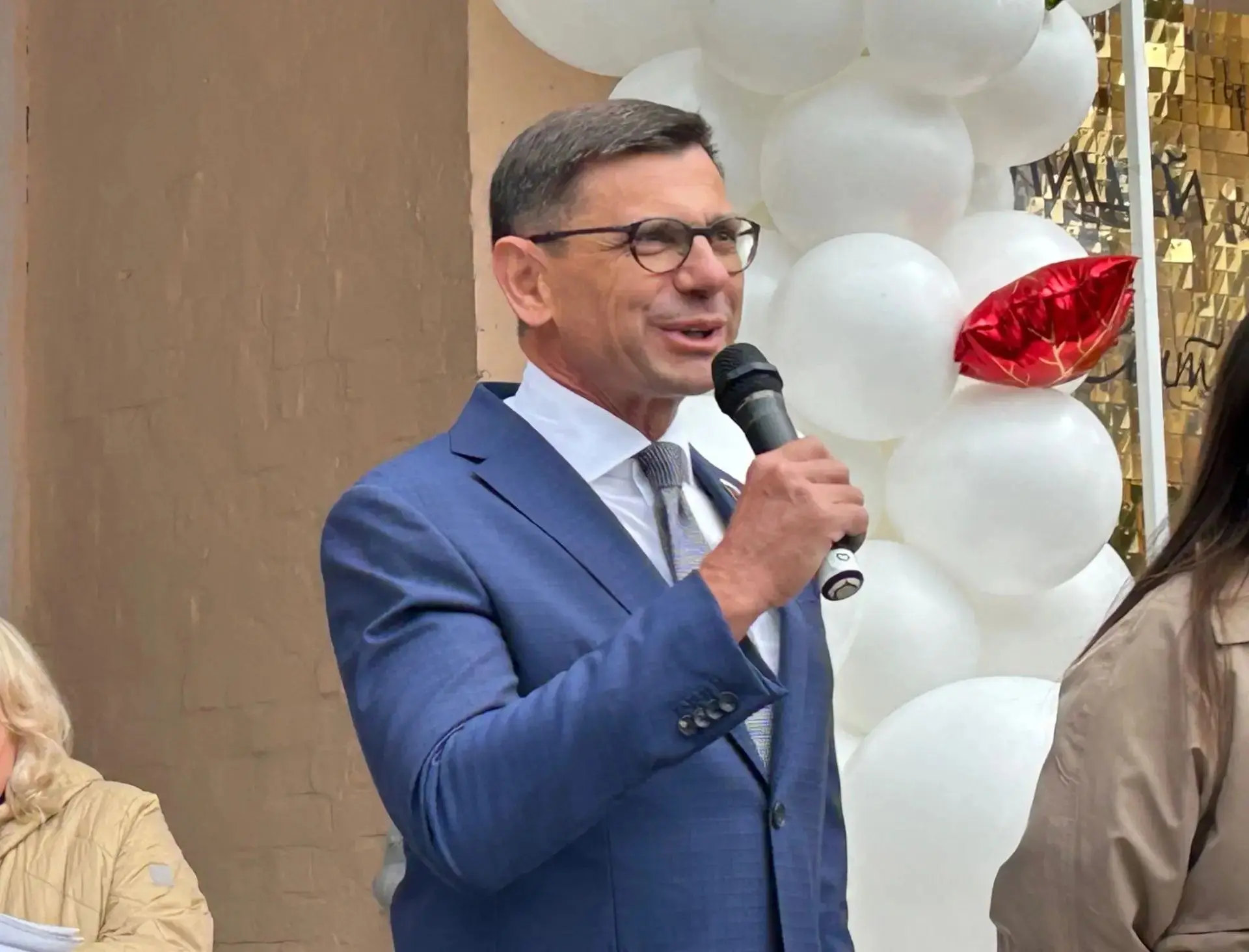 Депутат Госдумы (Единая Россия) Игорь Антропенко 1 сентября посетил торжественные линей...