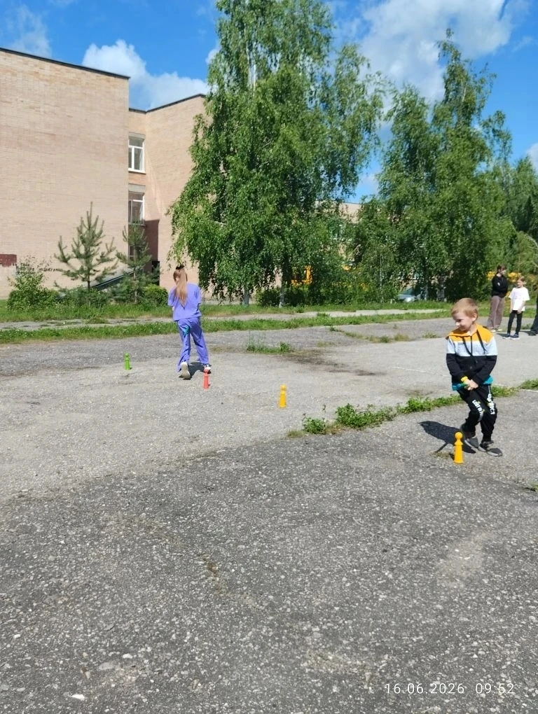 День патриота и творчества в пришкольном лагере!

16 июня в нашем лагере "Солнышко" выдался по-насто