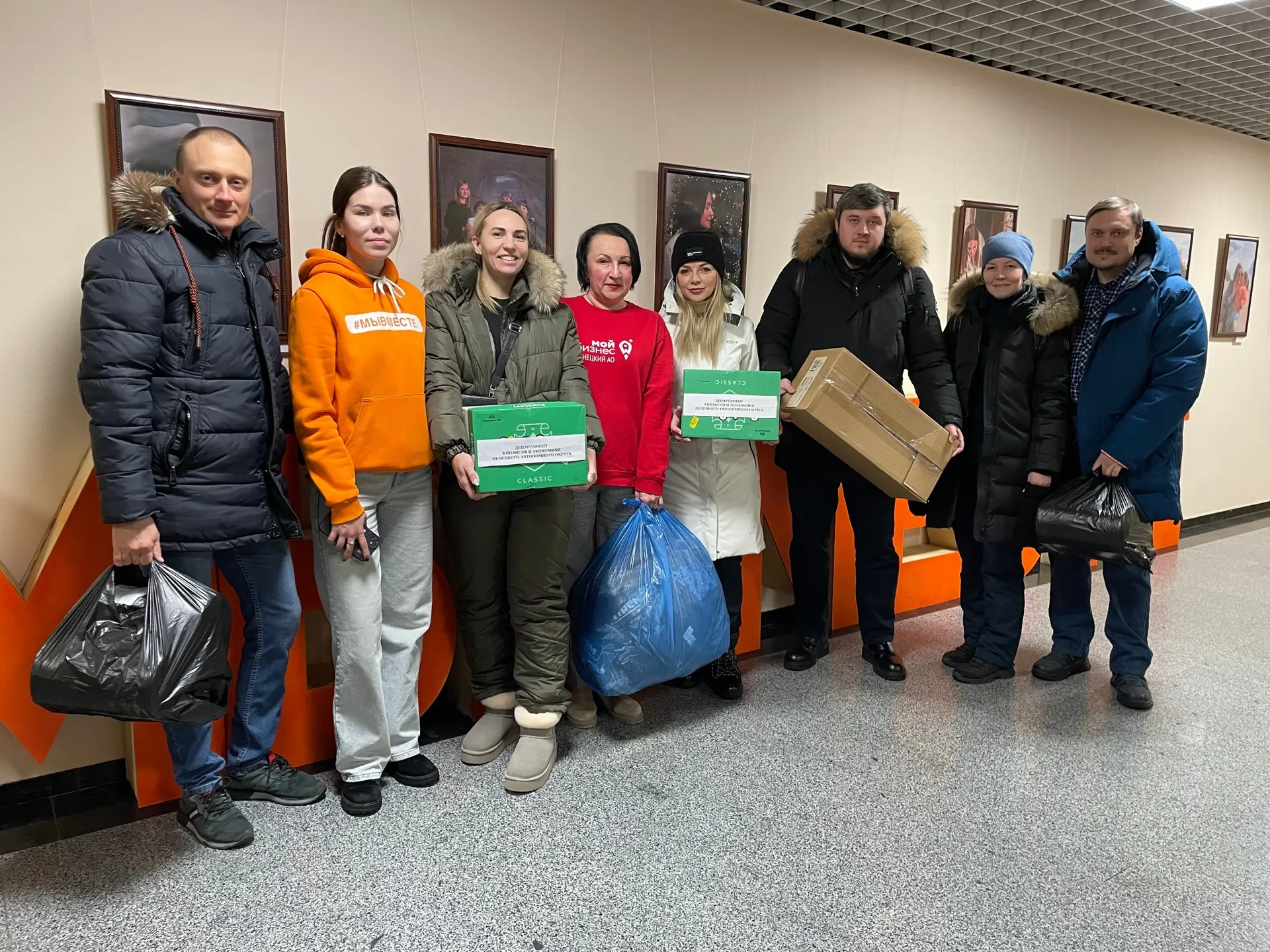 Коллектив Департамента финансов и экономики НАО принял участие в сборе гуманитарного гр...
