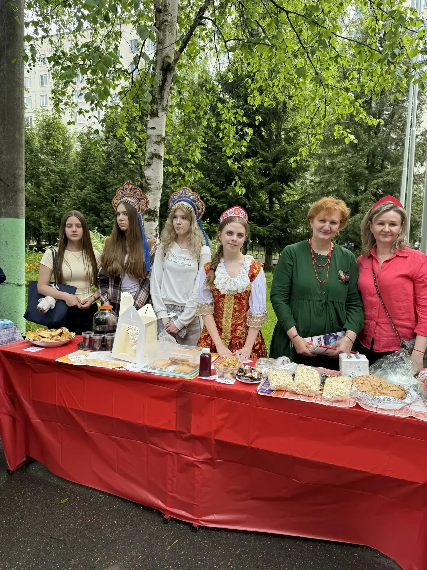 Сегодня в лицее прошла  ✅Весенняя благотворительная ярмарка🙏🙏  Каждый класс принял активное участие,