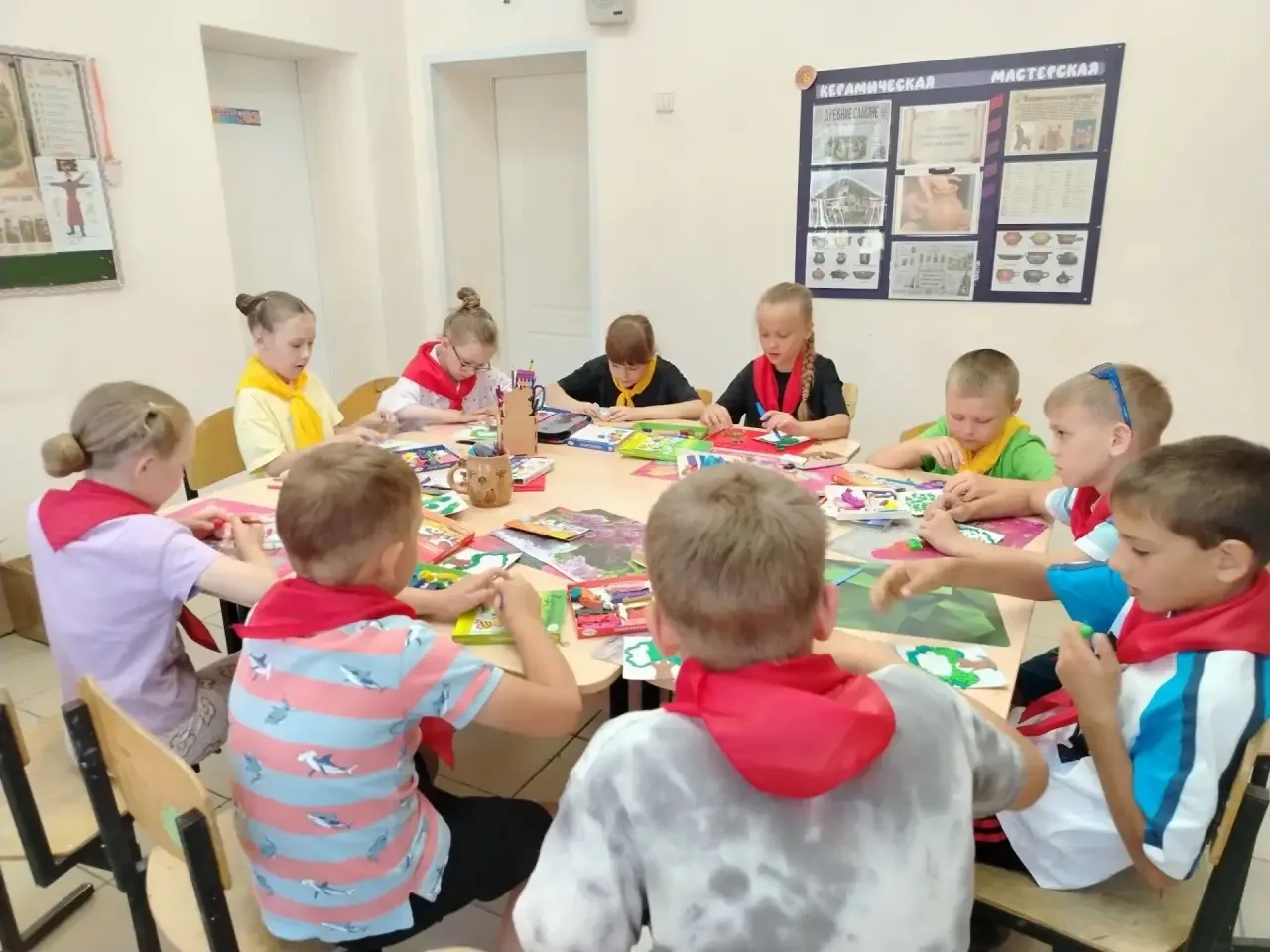 🌲 Пластилиновая сказка🎨

Сегодня наши юные творцы погрузились в настоящую магию на занятии «Пласти