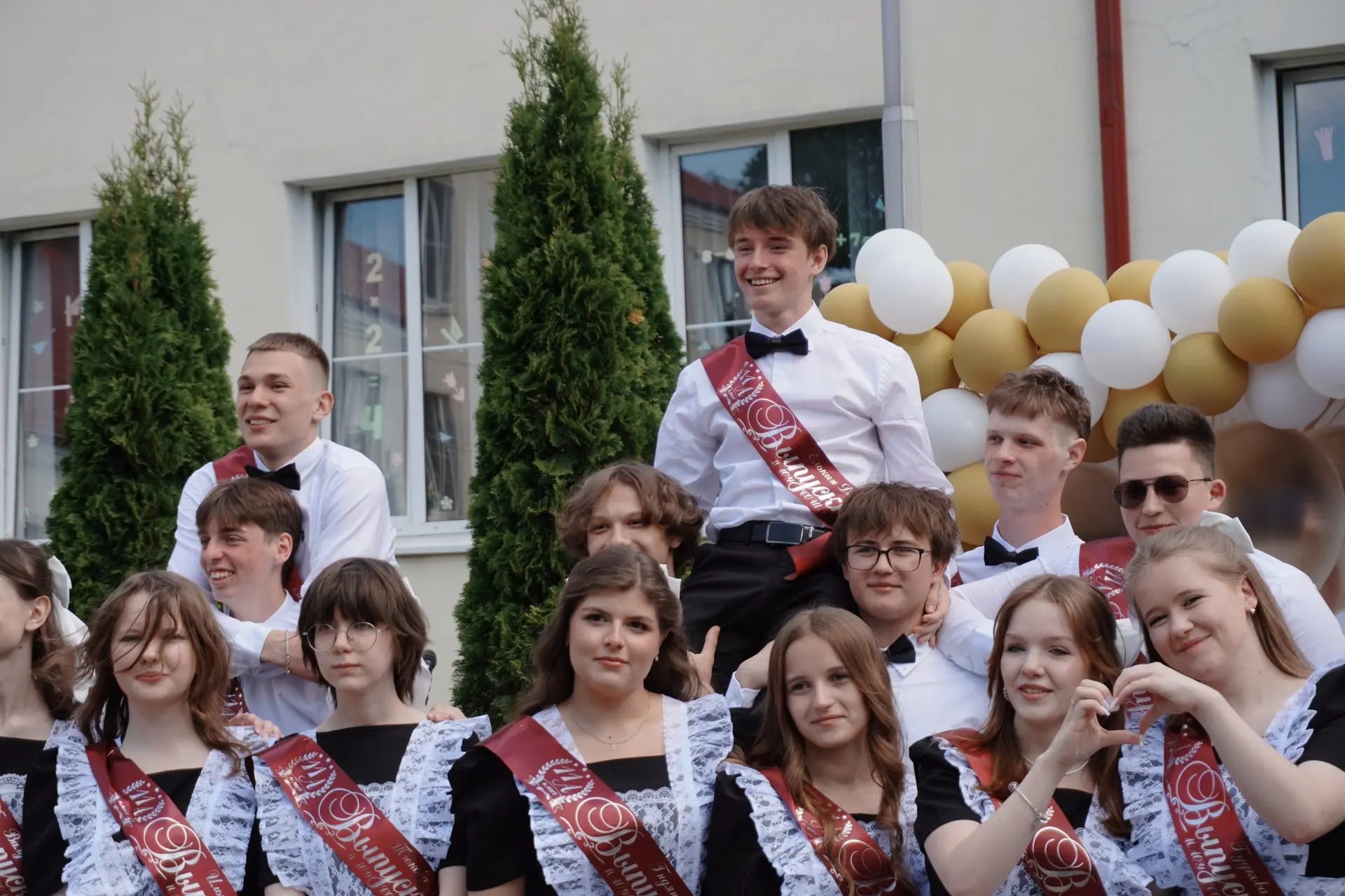 🎉 Последний звонок в нашей школе! 🎉
