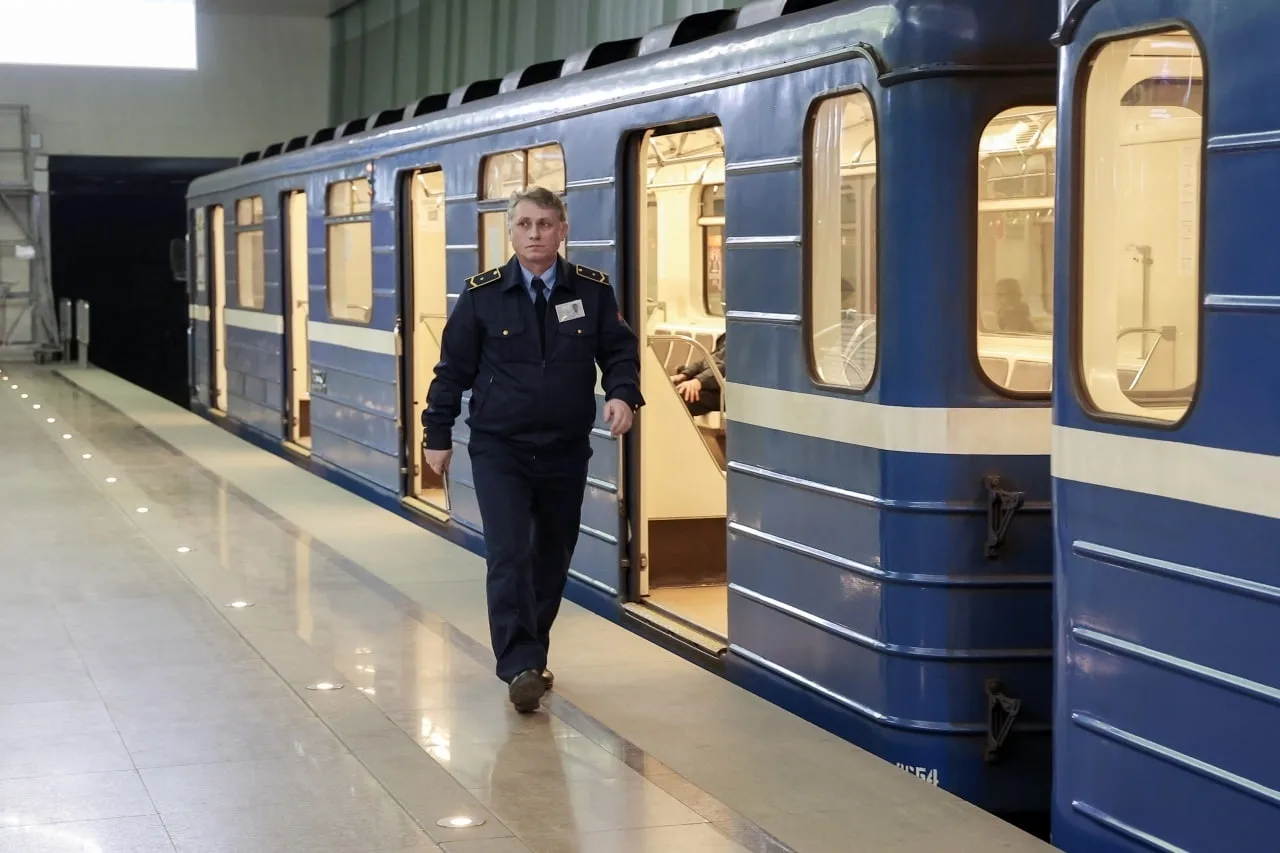 На станции метро «Ленинская» стартовали плановые ремонтные работы кровли на сходе №2. �...