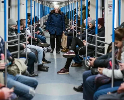 Более 80% пассажиров московского метро и МЦК готовы уступить место без просьбы, а по пе...
