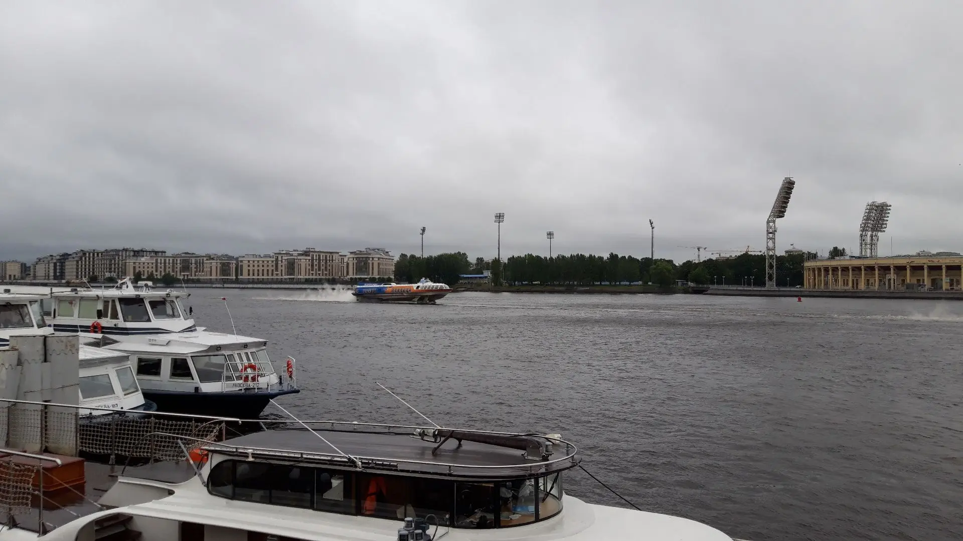 В преддверии Дня Военно-Морского Флота России в Петербурге состоялось беспрецедентное с...