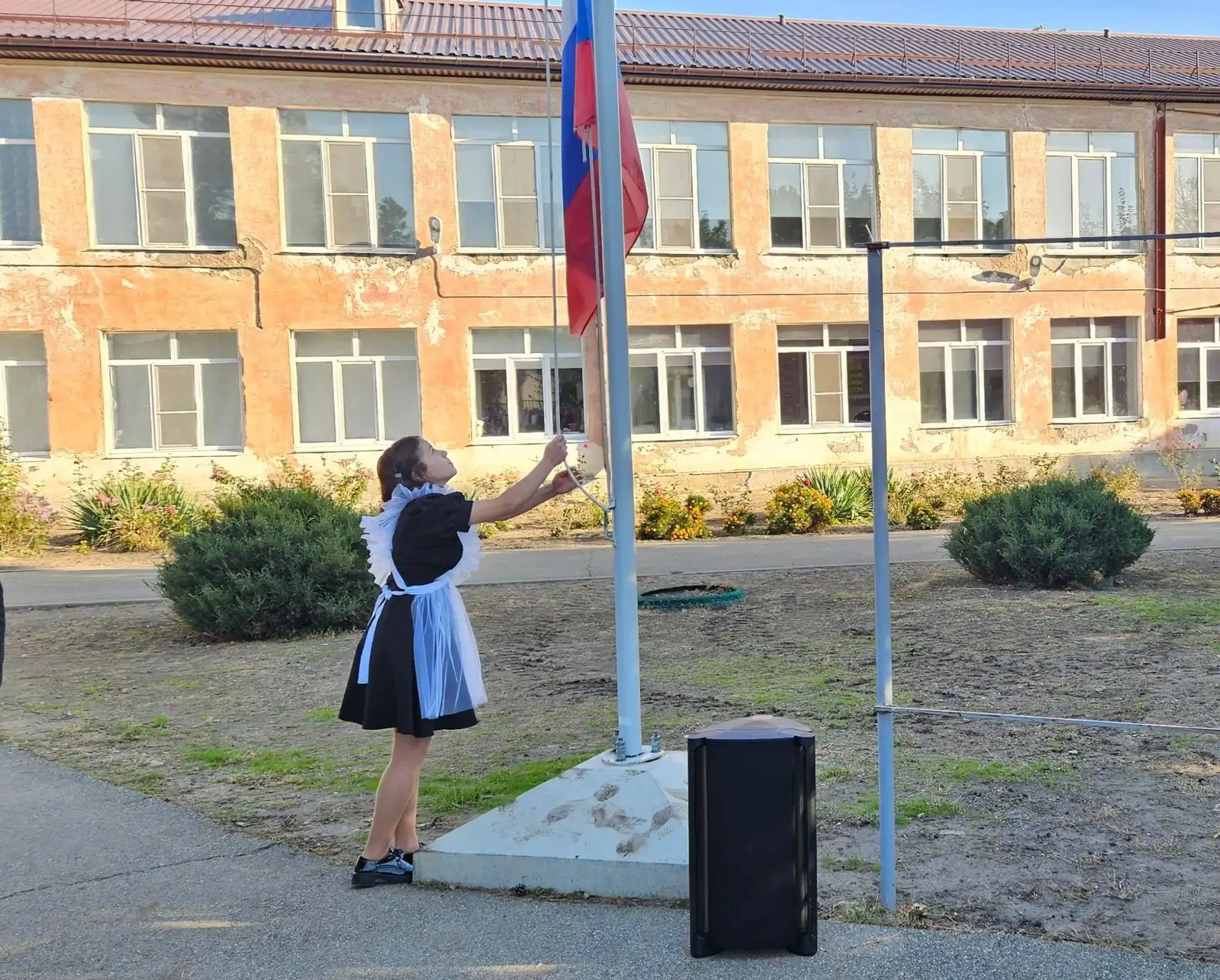 🎉💐С Днём учителя! Наш понедельник начался с гимна, торжественной линейки и гордо подн...
