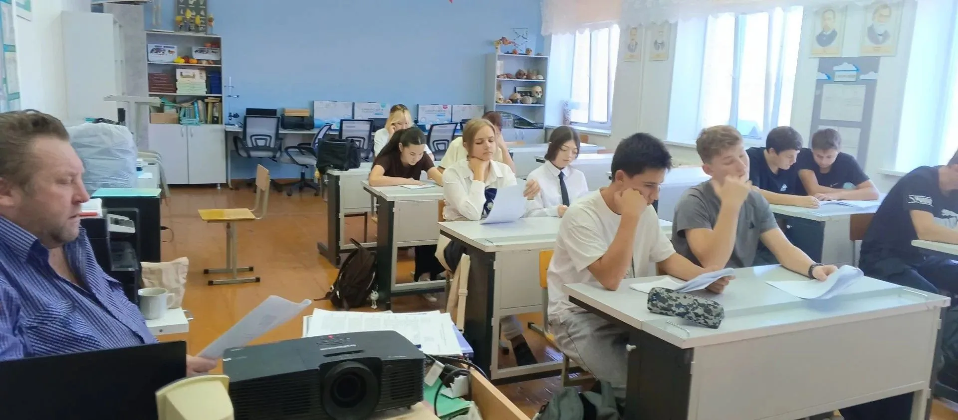 Уроки закончились💼, но ребята не расходятся. Время внеурочных занятий. Школьный театр ...