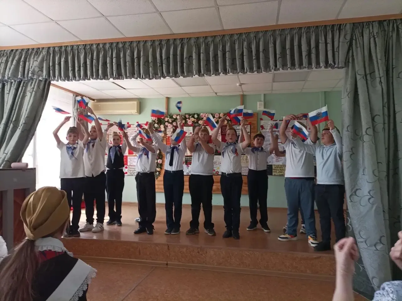 🇷🇺 Мы помним, мы гордимся!  В  МОУ «СОШ «Траектория успеха» зд.1 прошло трогательное патриотическое 