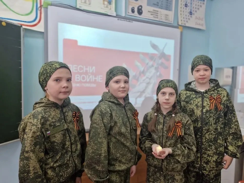 🎖 «Разговоры о важном. Песни о войне»   ❗Сегодня в нашей школе прошли особенные занятия из цикла «Ра