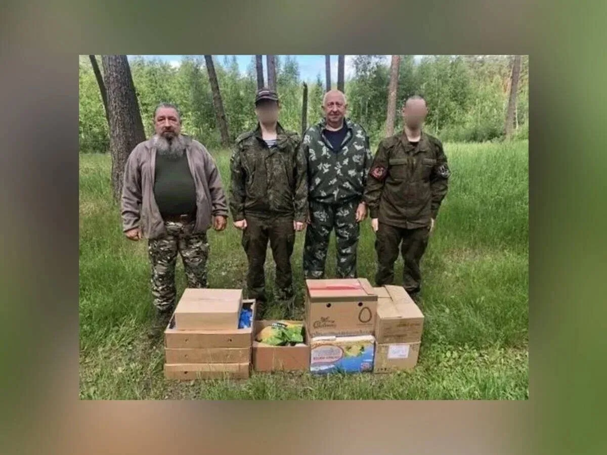 Брянский священник привёз подарки военным группы Север

Военный священник Брянской епархии, настояте