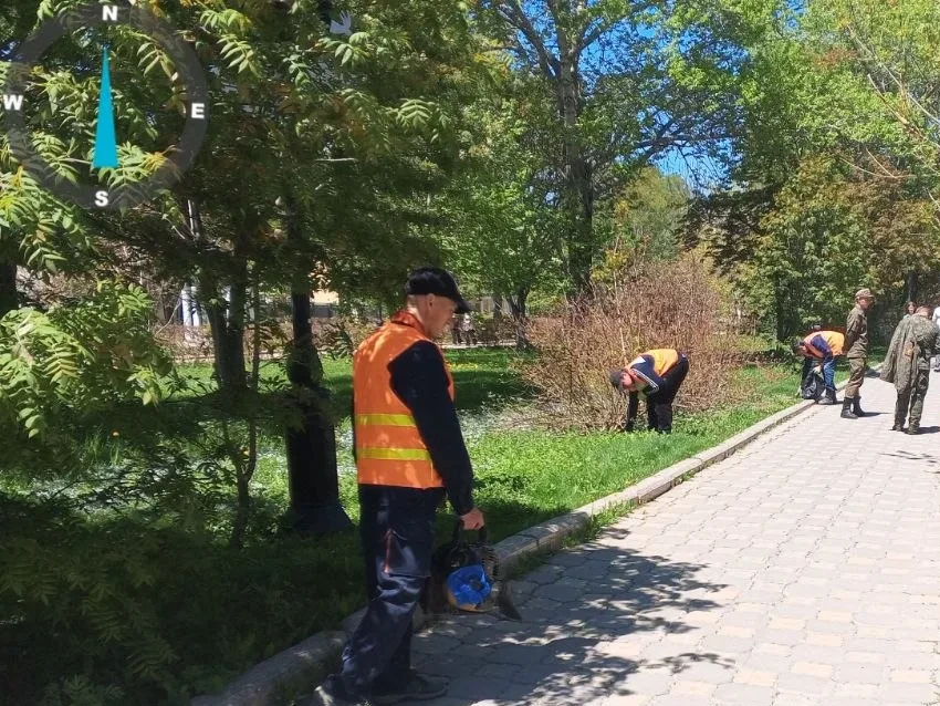 🌷 Южный готовится к лету  Коммунальные службы продолжают приводить в порядок скверы и общественные п