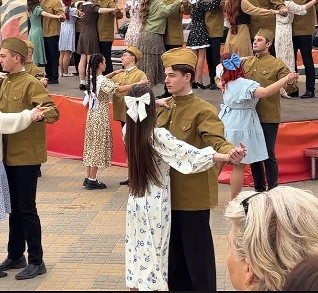 Студенты ЕТЖТ — филиала РГУПС исполнили «Вальс Победы»  🕊️ В преддверии Дня Победы студенты Елецкого