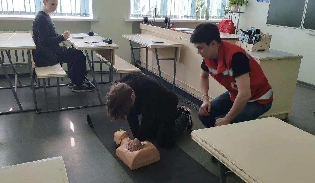 🏥Сегодня, 6 мая, для учеников 9-х классов прошёл интересный  наглядный урок по оказанию  первой меди