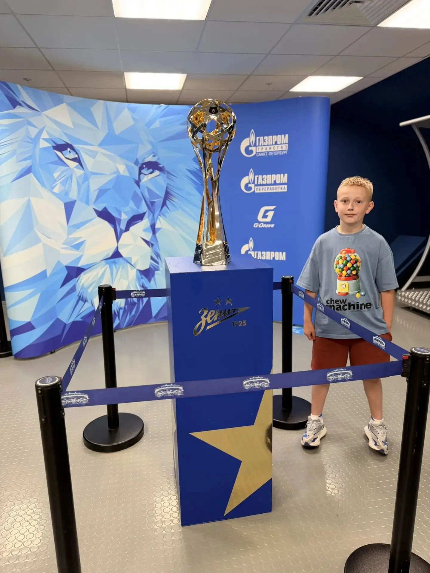 Активные каникулы: футбол и природа — идеальный тандем! ⚽🌲

Ученик 3Л класса Юрий С. проводит каник