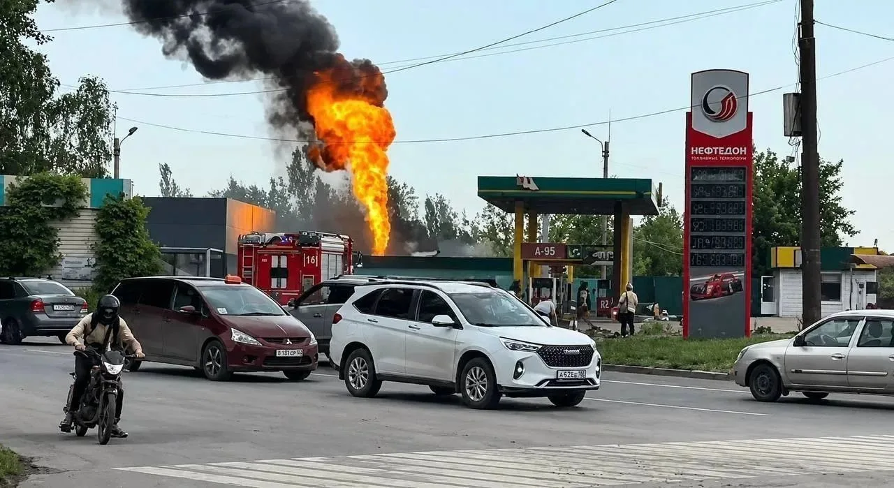 ❗️ Последствия атаки дрона на заправку на ЖБИ в Макеевке