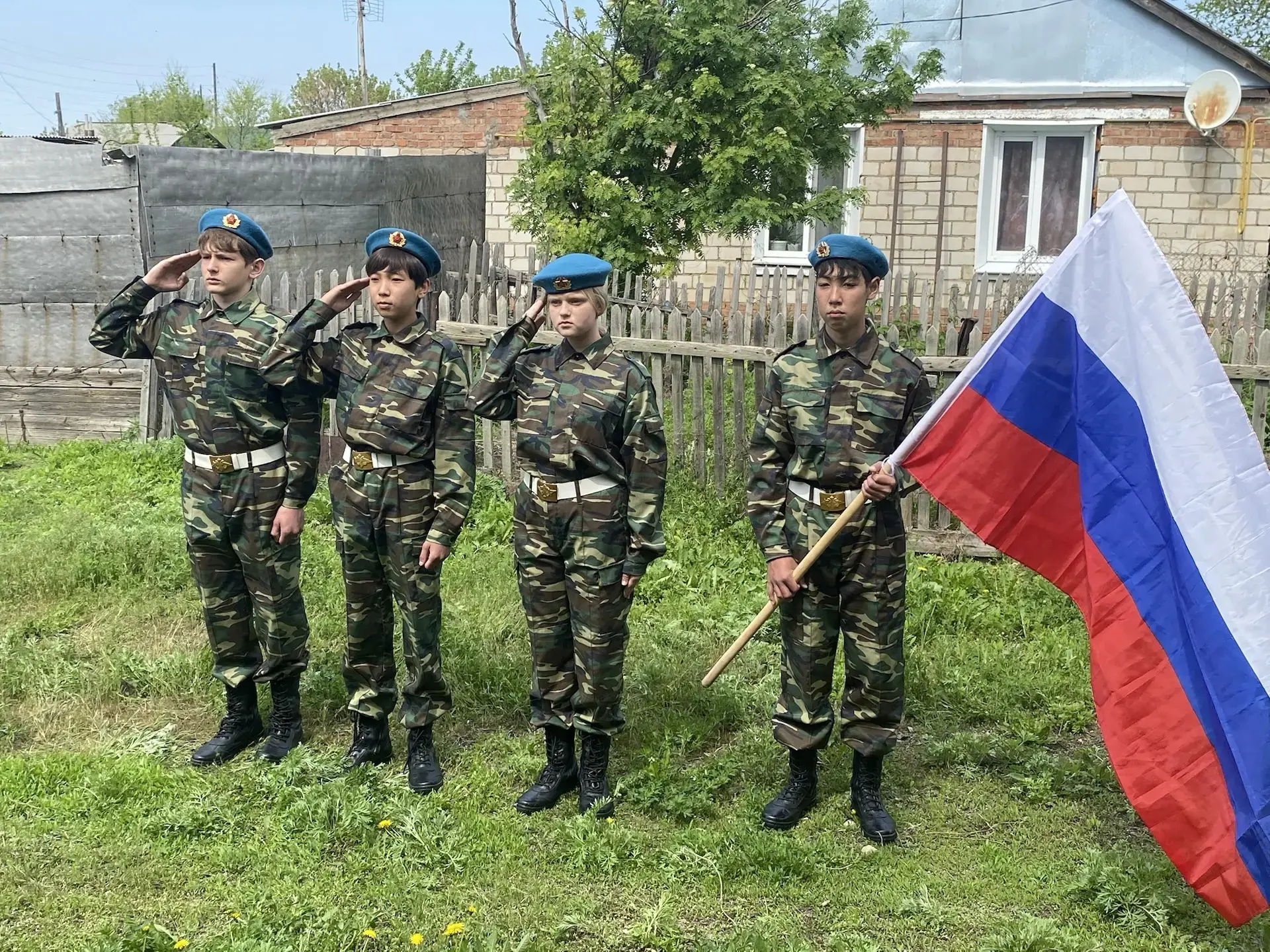 Учащиеся 7 класса "МОБУ Красночабанская СОШ имени Героя России Жолдинова Жантаса", в че...