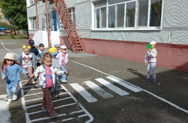 🚦🚗    В группе «Гномик» завершилась тематическая неделя по правилам дорожного движени...