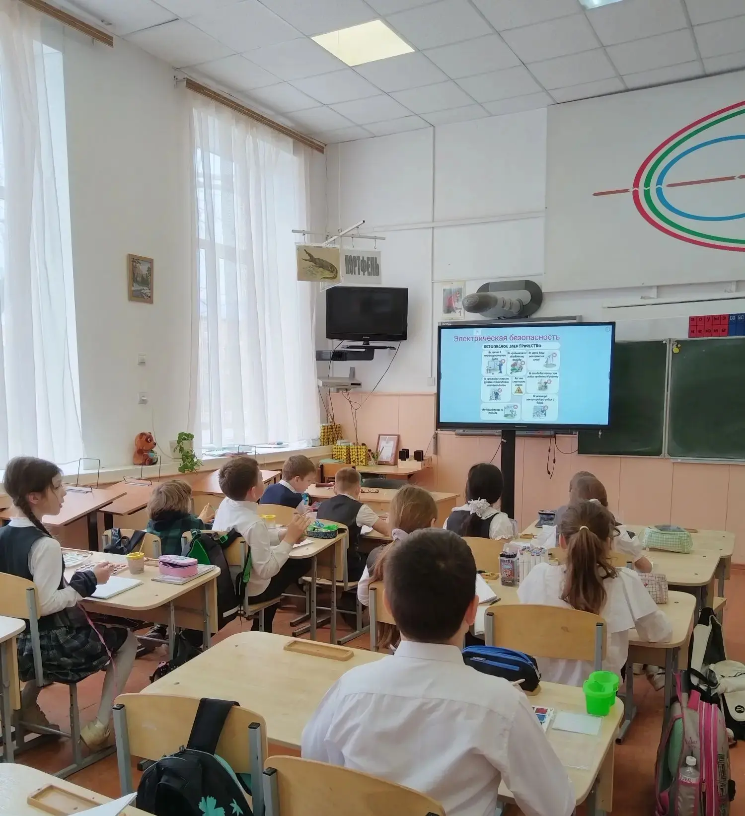 Минутки безопасности провели с учащимися перед весенними каникулами. Ребятам рассказали  о правилах 