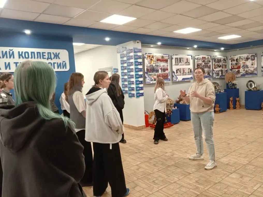 Сегодня ученики 8 «А» класса поучаствовали в Дне открытых дверей в Сибирском колледже сервиса и техн