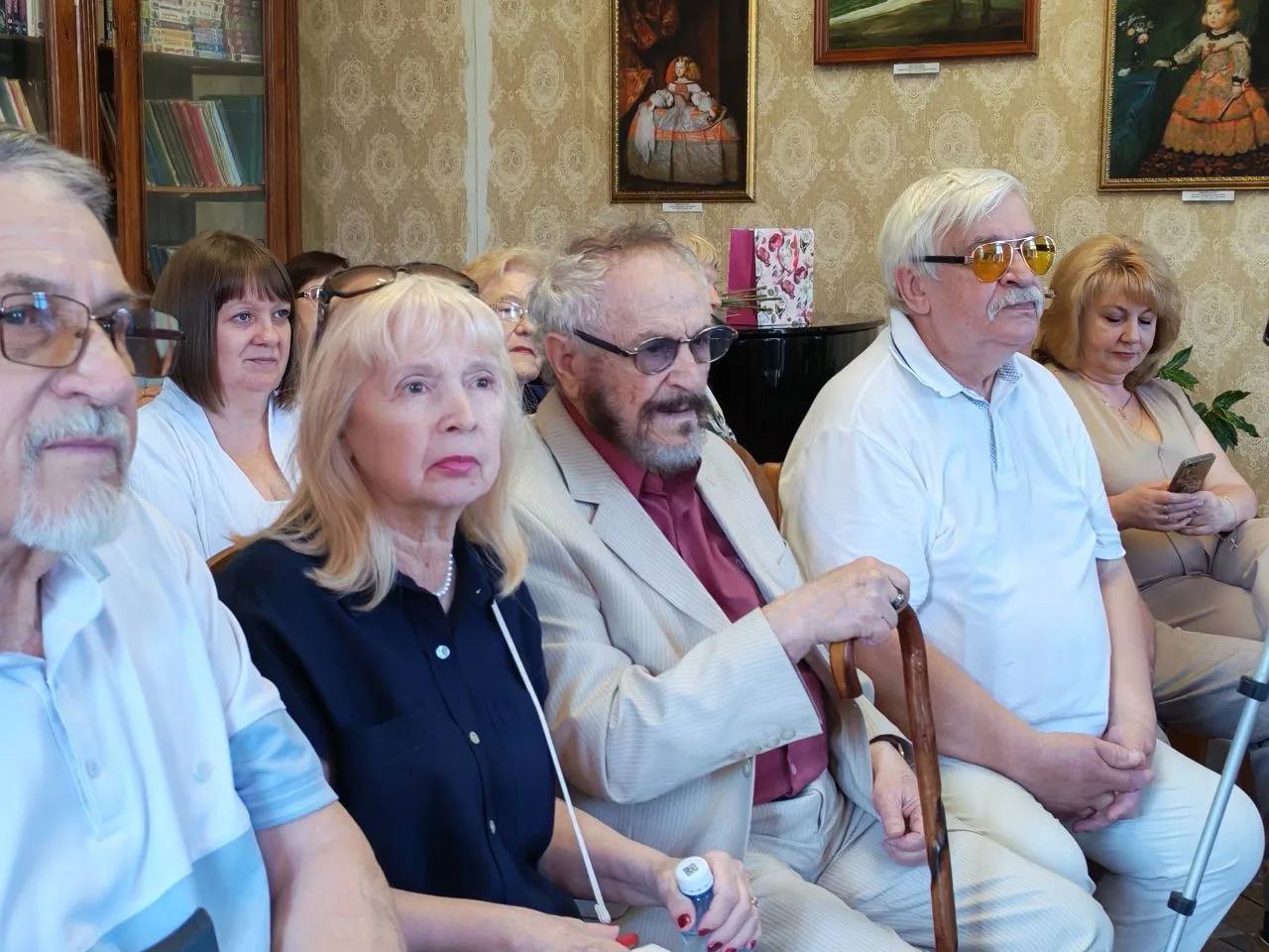 🌺 В Каминном зале Дворца книги прошёл творческий вечер, посвящённый 89 дню рождения Галины Констант