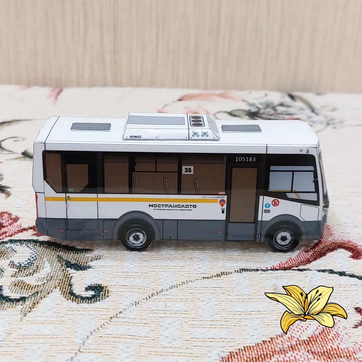 Модель автобуса ПАЗ-320405-04 VectorNext из бумаги