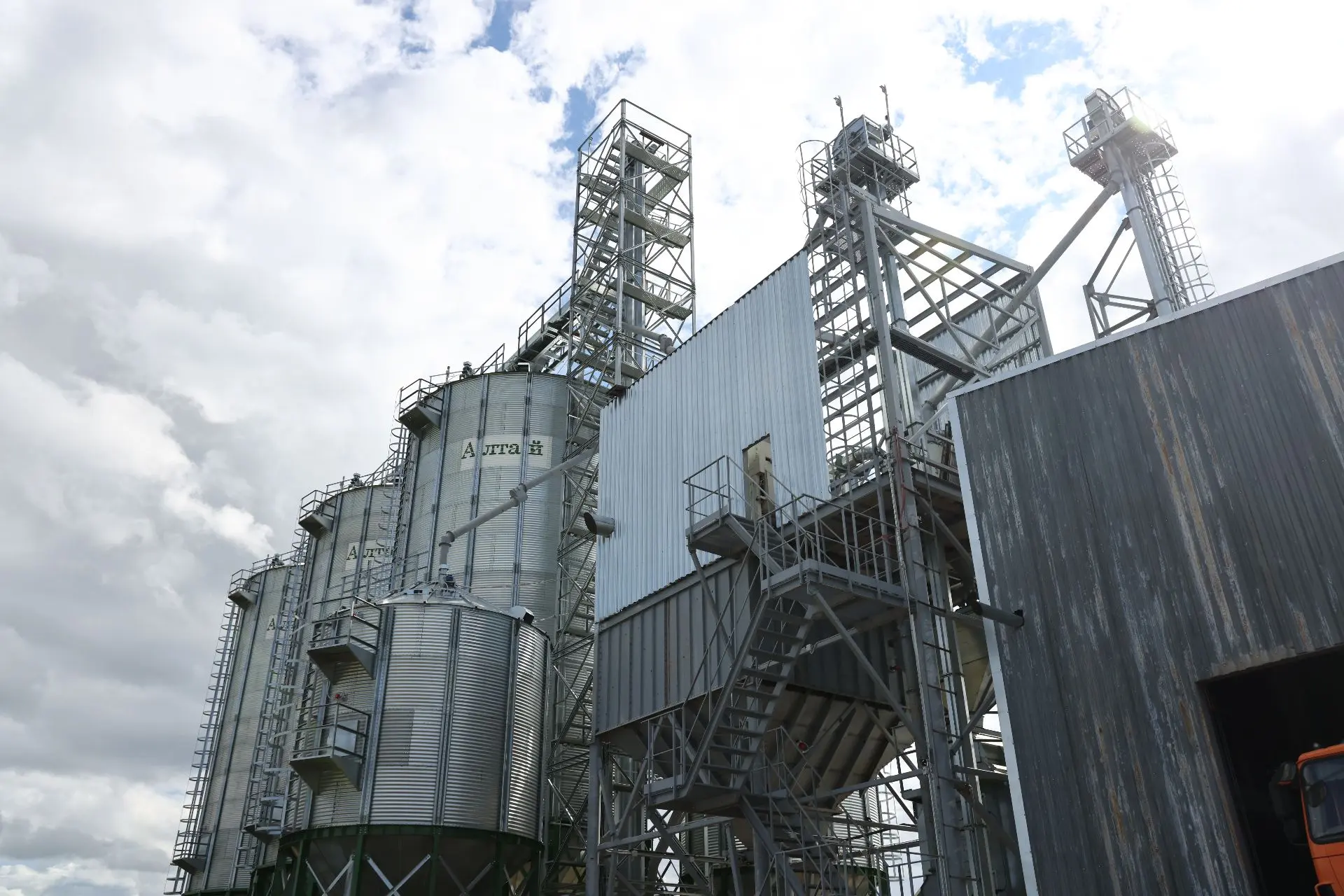 Во Владимирской области газифицировали зерносушилку. Ее производительность – 27 тонн зе...