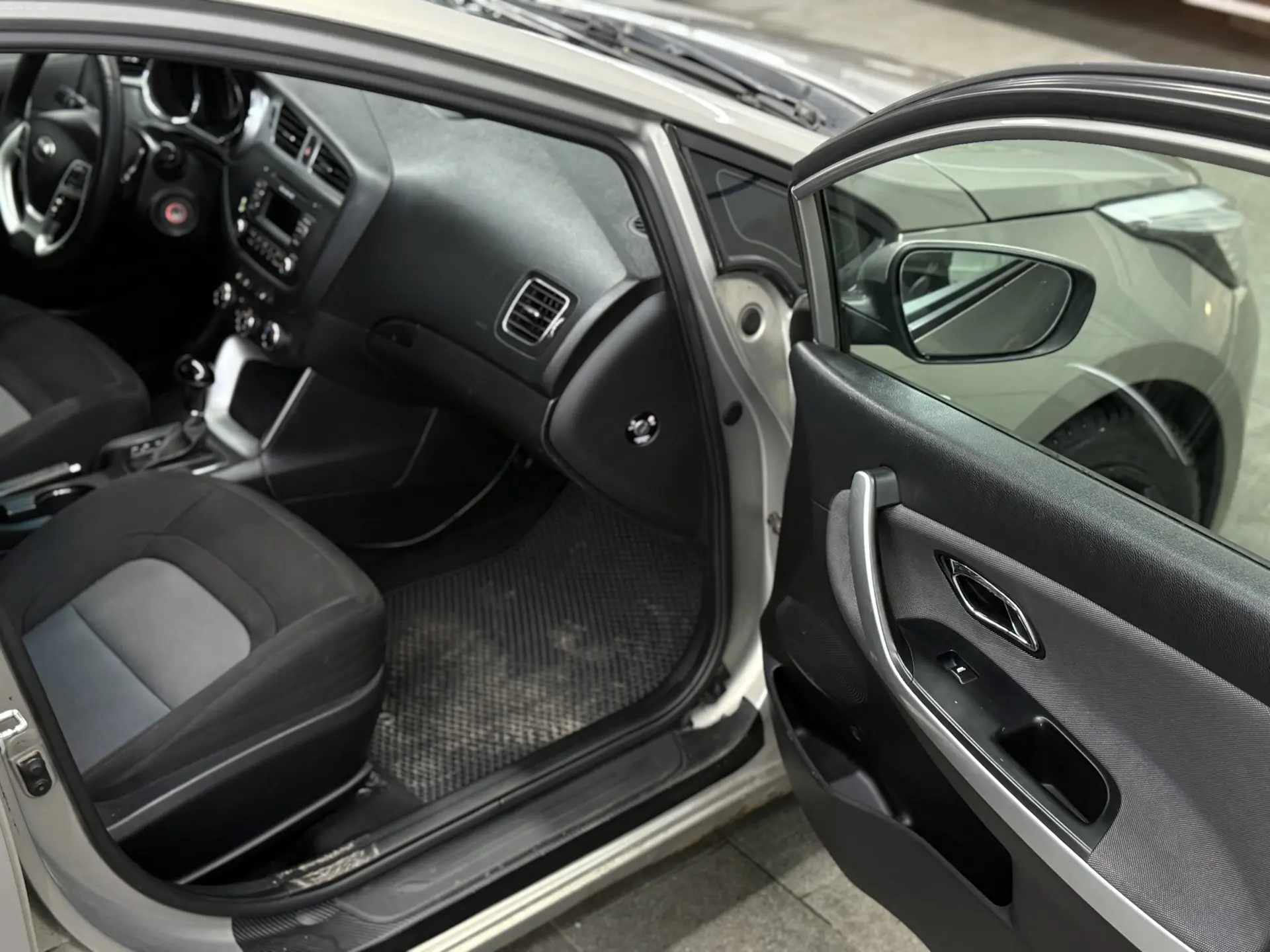 ‼️В ПРОДАЖЕ‼️  KIA CEE'D Год 2013  Мотор 1.6 бензин ⛽️  На 129 лошадок 🐎 Не такси!  Не каршеринг!  3