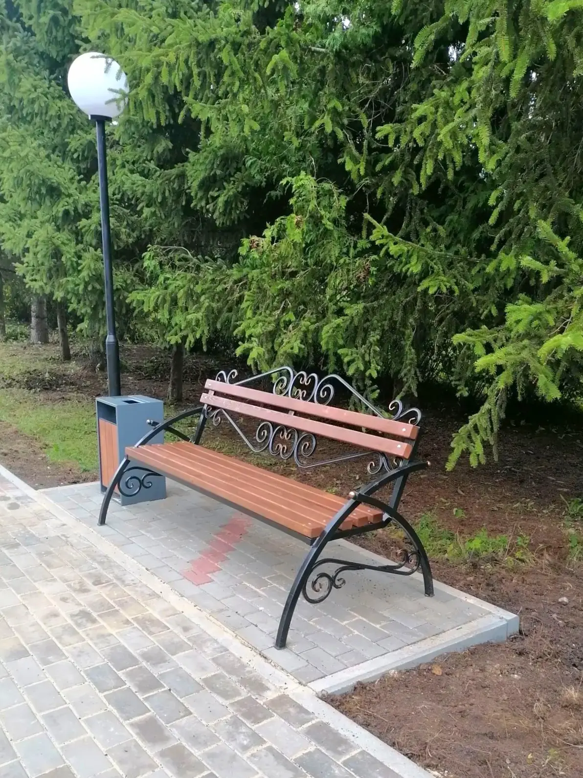 В Ламском преобразили улицу Ленина — теперь здесь есть уютная зона отдыха! Работы завер...