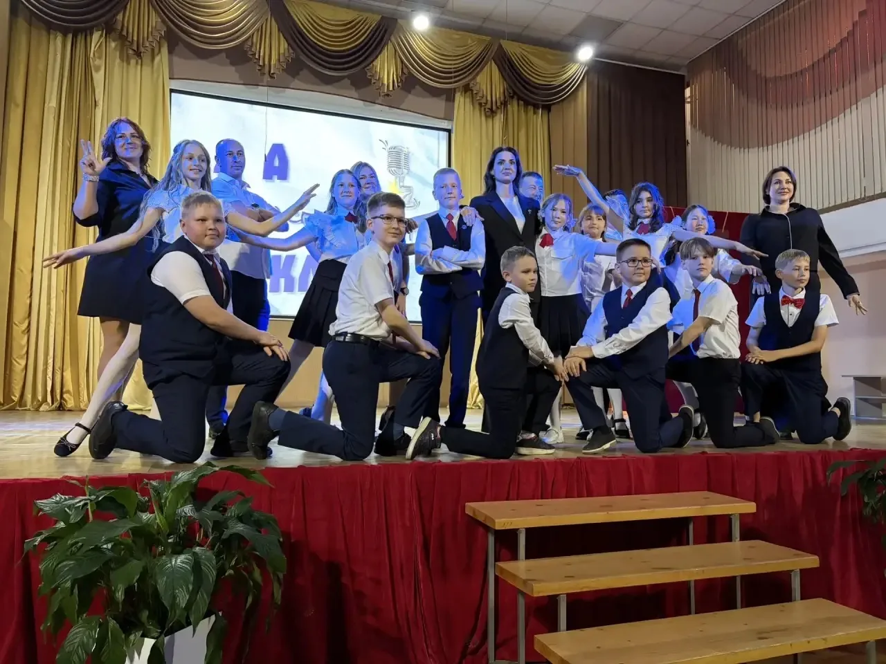 🎓✨ ПОСЛЕДНИЙ ЗВОНОК В 4-Х КЛАССАХ! ✨🎓  Вчера в нашей гимназии прошёл трогательный и радостный праздн