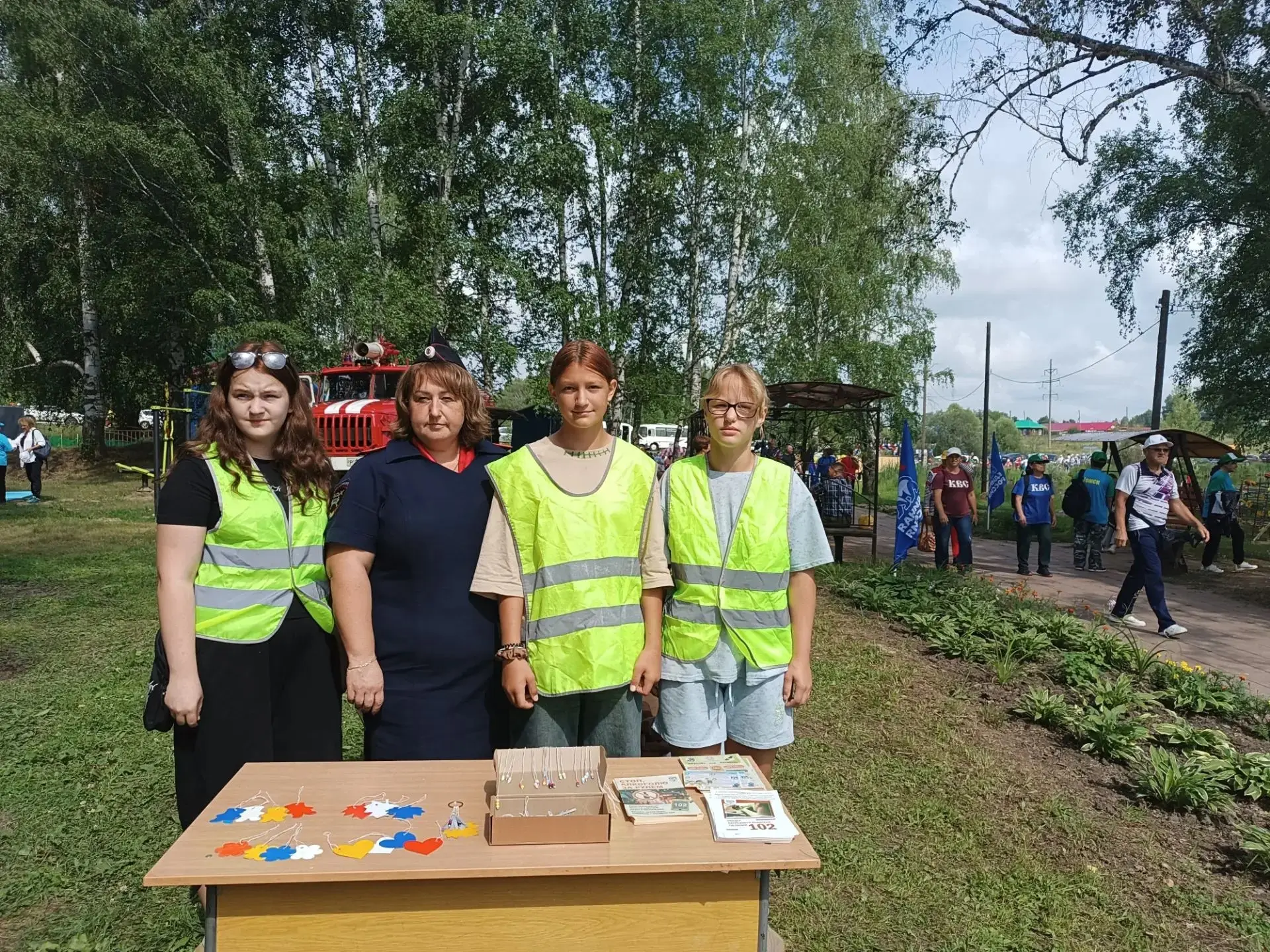 🚦Безопасность объединяет поколения!
⁣
Юные инспекторы дорожного движения Молчановской школы №1  вме