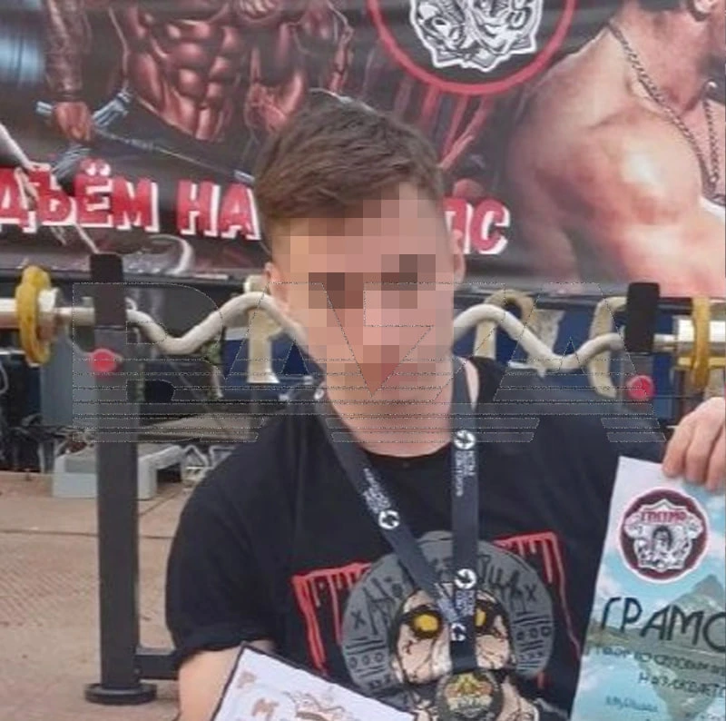 17-летний призёр по армрестлингу, несмотря на травмы, помог выбраться из-под обломков своим одноклас
