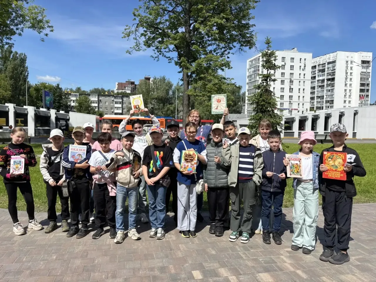 Седьмой день в пришкольном лагере «Звёздный» был посвящён Движению Первых и спорту! ⭐🏆

День началс