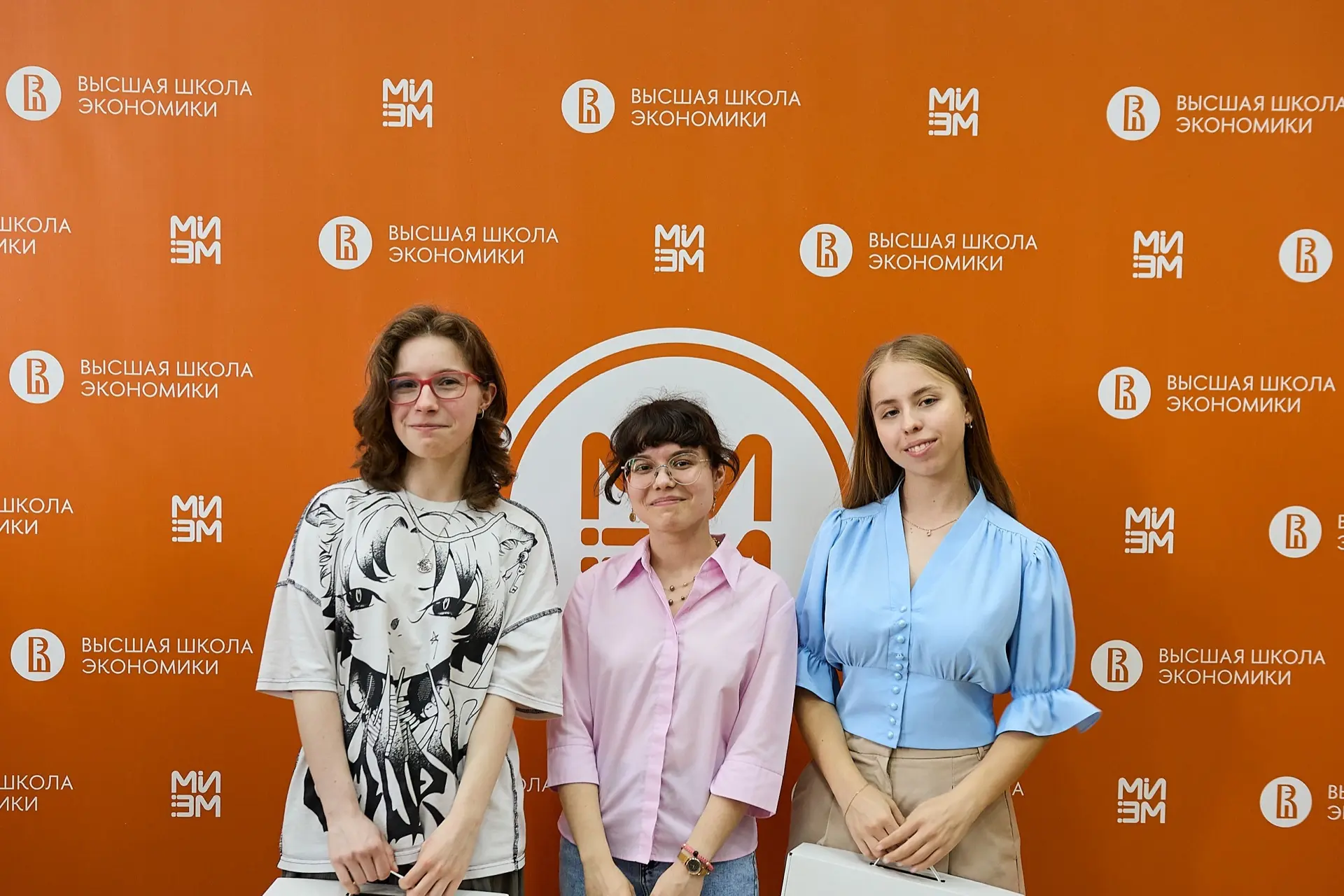 😱 Мы видим что-то очень красивое, это же…