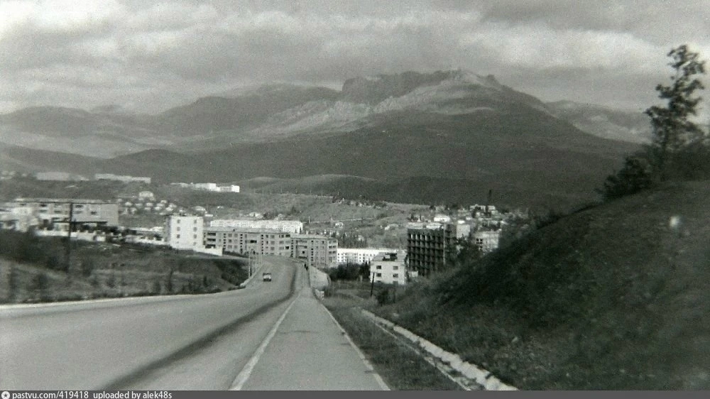 Спуск с ул. Сергеева-Ценского на ул. Октябрьскую — 1976 г.