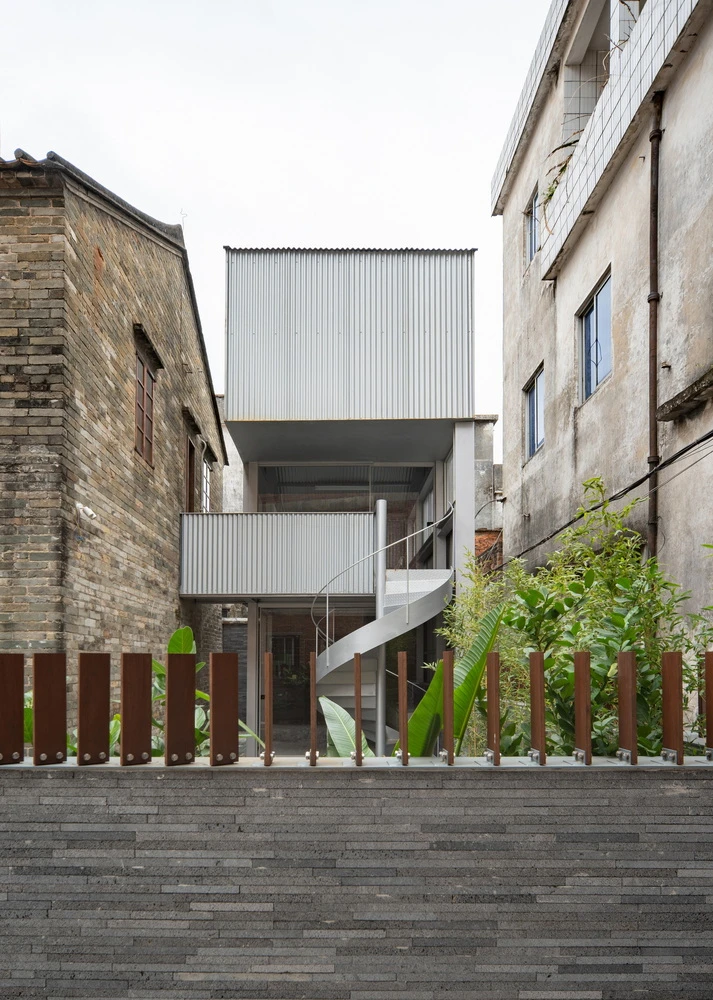▶ Echoes of Home : Adaptive Reuse of a Vernacular House / CM Design