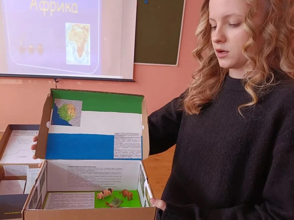 Вести с уроков.  Можно ли уместить целую страну в маленькую коробочку? 📦 Воплотить такую нелегкую за