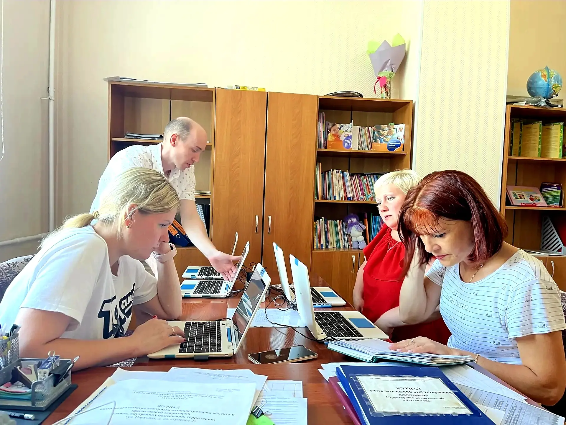 В нашем детском саду "Березка" прошло обучение воспитателей работе в АИС " Сетевой город", знакомств