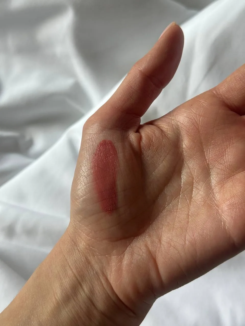 Одни из моих любимых румян сейчас Pusy в оттенке Bloody Mary.   У них приятная кремовая текстура и к
