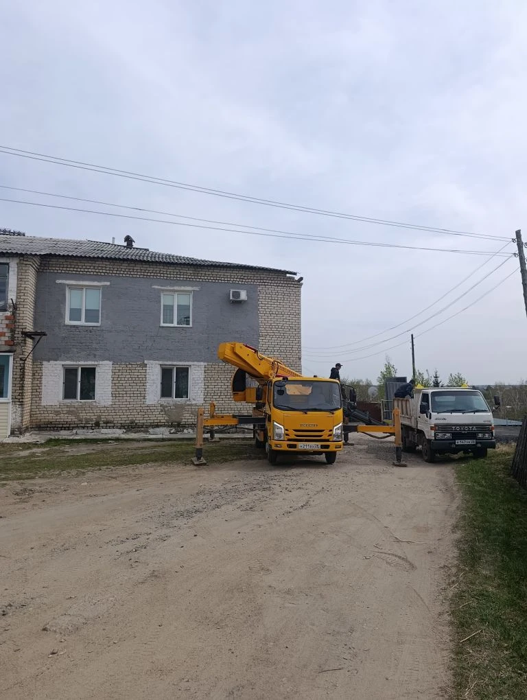 В результате шквалистого ветра 10.05.2026 г. серьёзно повреждена крыша в доме 15 пос. М...